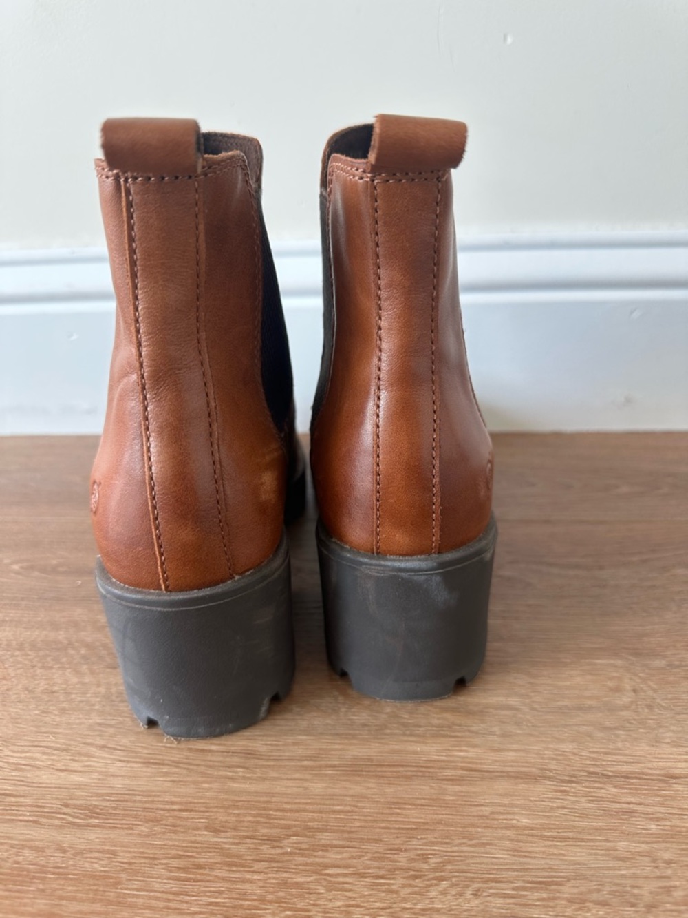 Born Women's Tan Leather Chelsea Ankle Boots - Picture 3 of 7